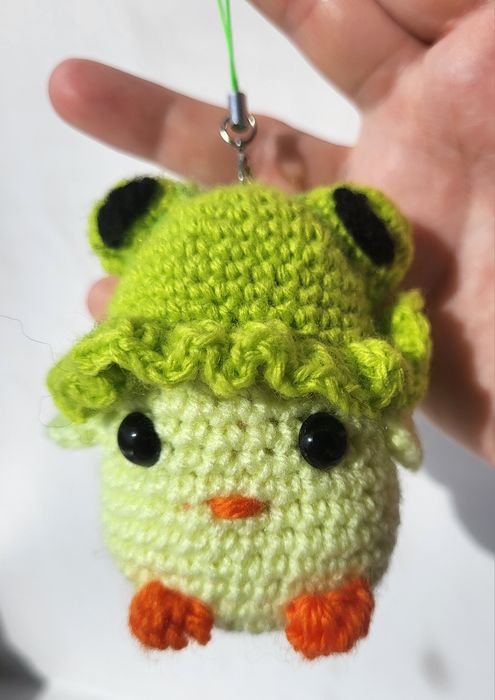 Продам брелки вязанные.