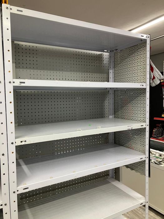 Стелажи за магазин