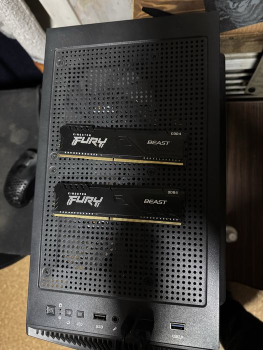 Kingston fury DDR4 16гб