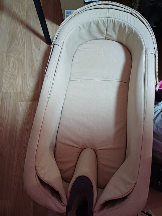 Vând cărucior Stokke V5 gri 3 în 1