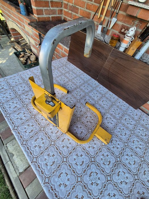 Antifurt sau blocator roată pentru mașină sau remorcă