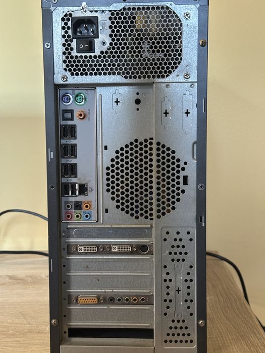 Компютър  GIGABYTE 540 GB + монитор ACER