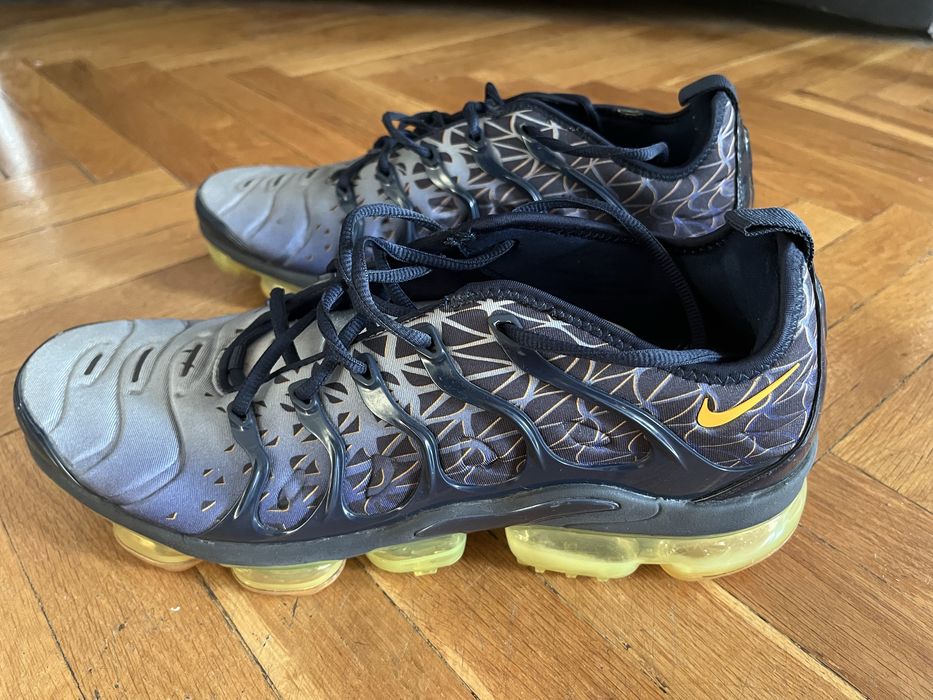 NIKE vapormax plus orange