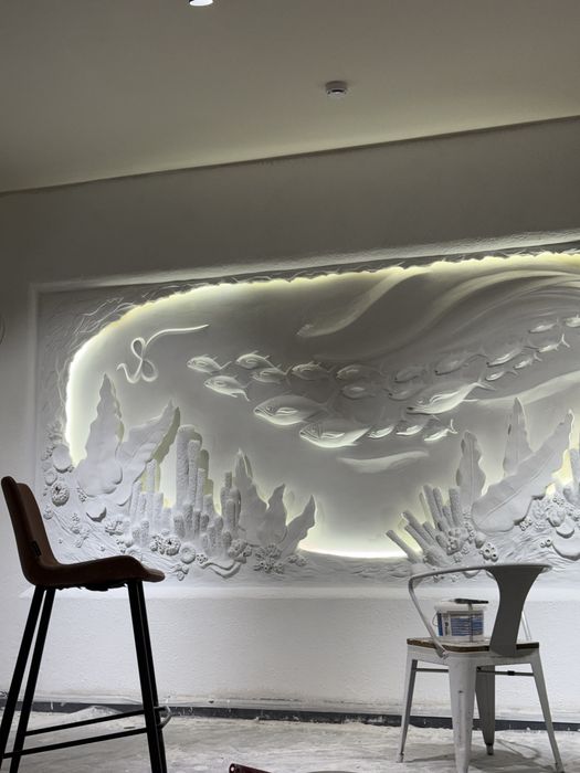 Барельеф и роспись стен