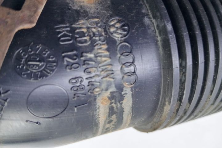 Racord  filtru aer 1K0129684L Volkswagen VW Golf a 5-a generatie seri