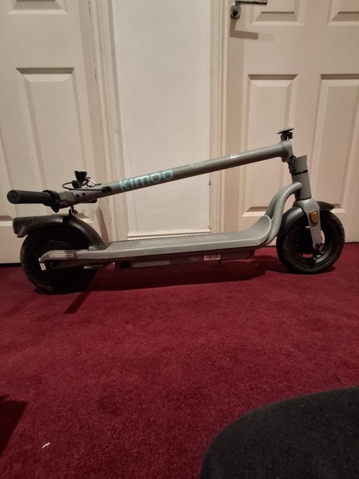 Vând trotineta electrica