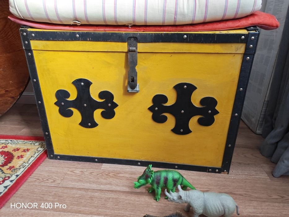 Сундук деревянный