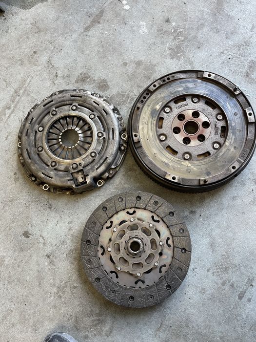 Kit ambreiaj masa dubla VALEO Peugeot/Citroen cutie viteze robotizata