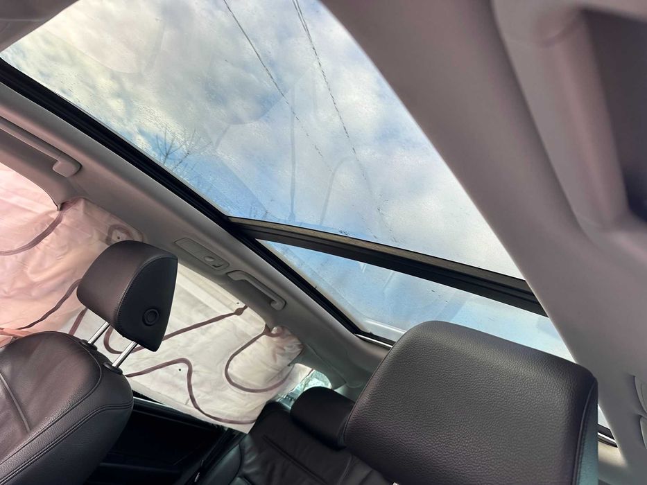 VW Touareg 3,0 tdi 2013 AVARIAT accept variante !