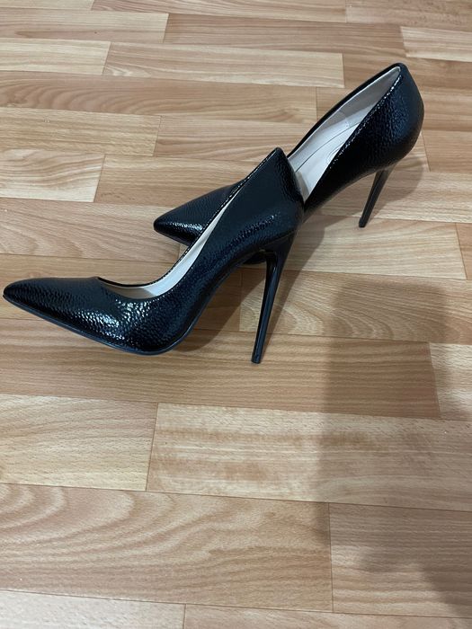 Елегантни нови обувки