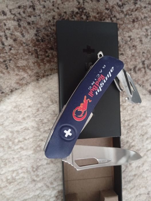 Briceag multi funcțional elvețian de calitate superioara