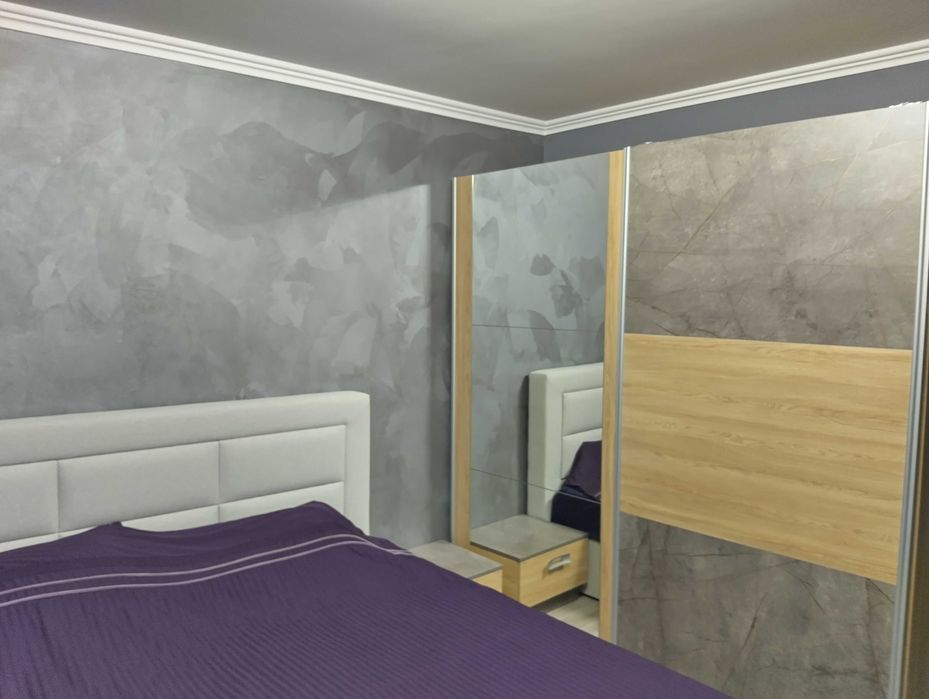 Продава луксозен тристаен апартамент