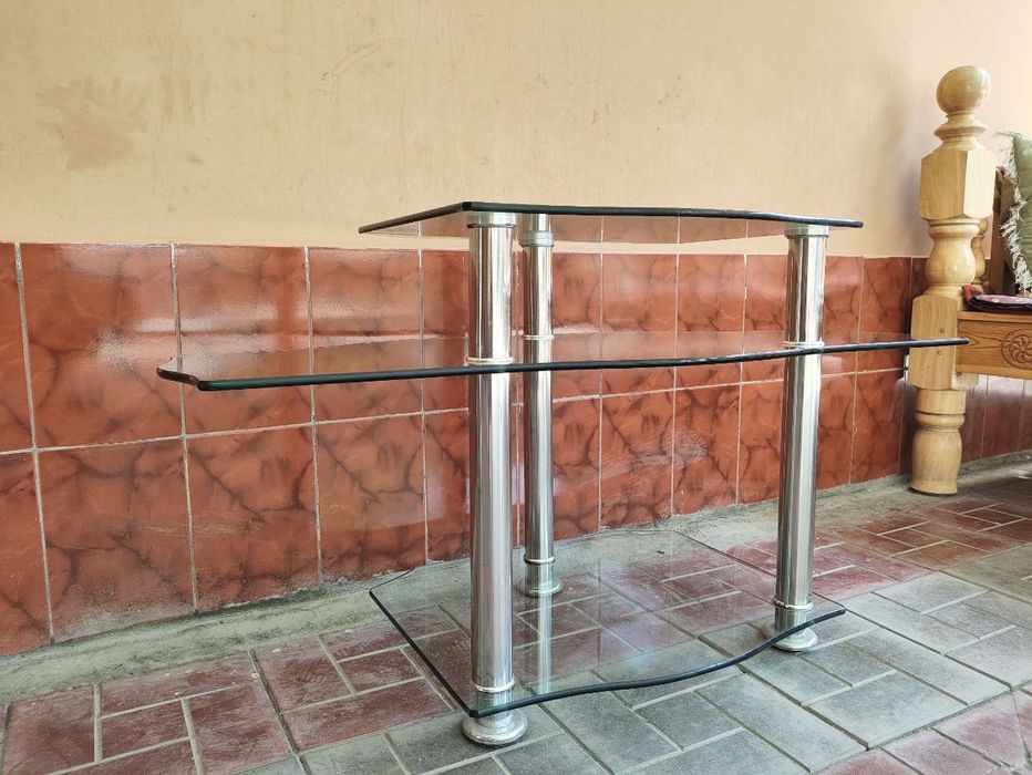 Pastafka qalin shishadan yasalgan chekkalari charhlangan qo‘lni kesmay