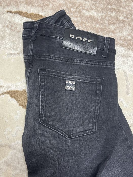 Blugi Hugo Boss - Calitate premium