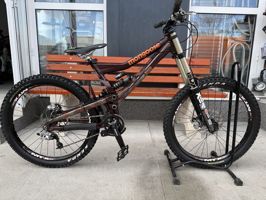 Планински велосипед Мекица DH Mongoose  за скачане. 26/M.