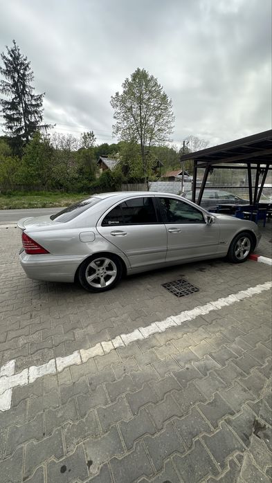V/S Mercedess-benz c180 kompressor cu gpl