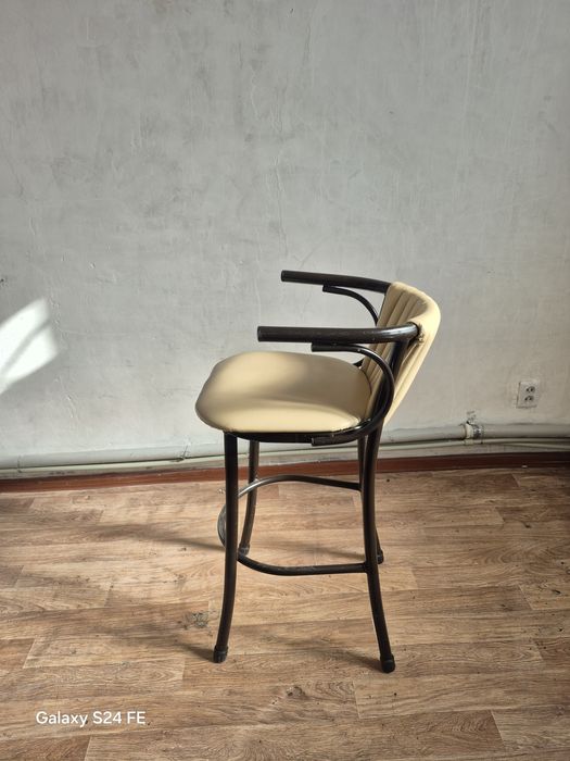 Продаётся стол для визажиста