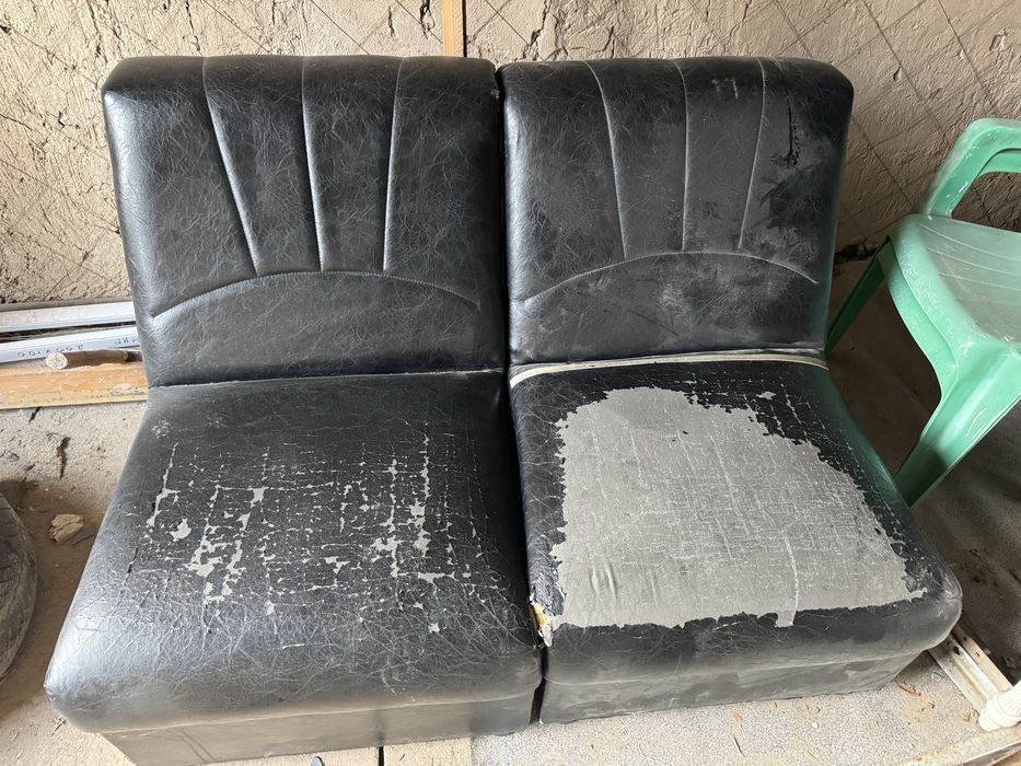 Диван кожанный қара түсті