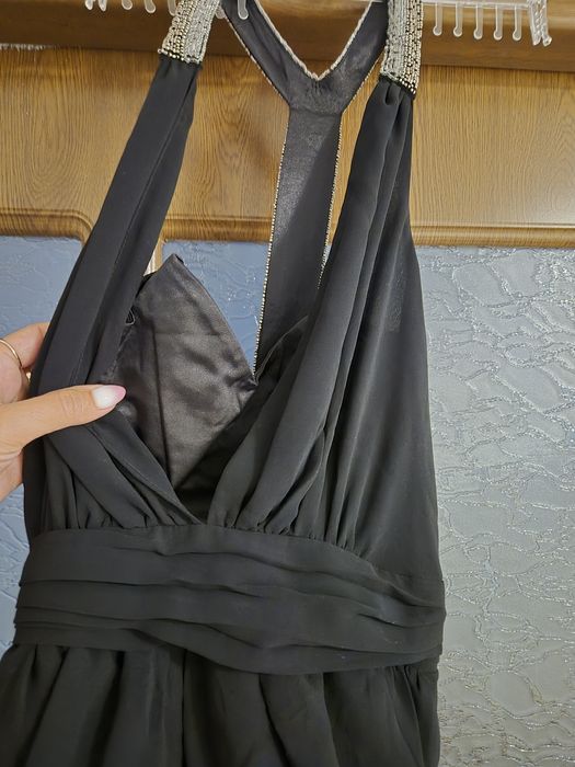 Rochie elegantă neagră pentru eveniment