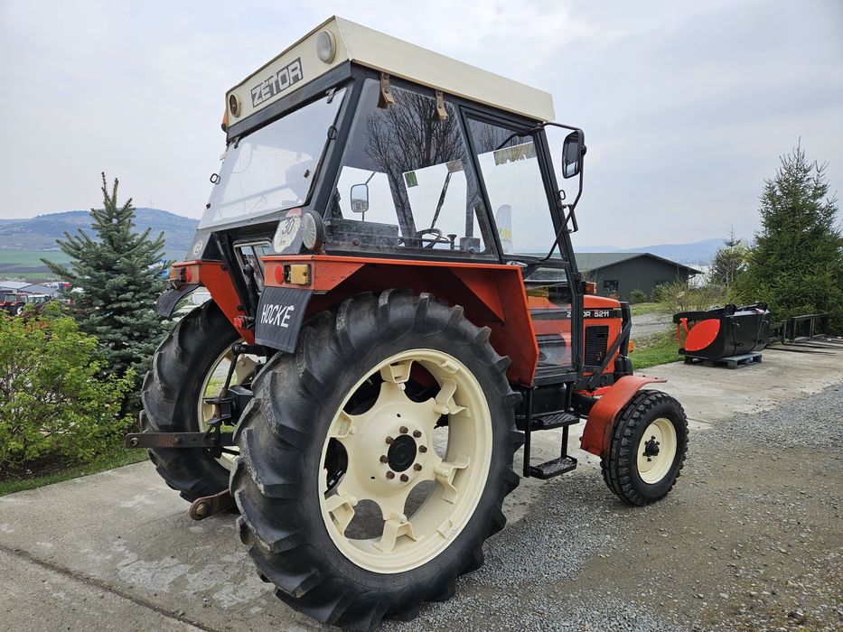 Tractor Zettor 5211