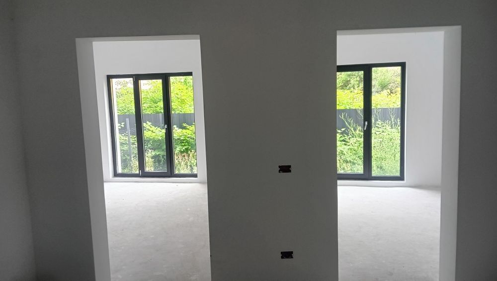 Proprietar Apartamentm 80 m3 camere  curte proprie 96 m