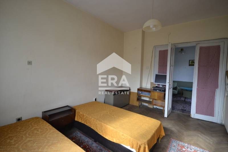 Продава се Тристаен апартамент в Хасково, Център - 85 кв.м за 1164 €/кв.м - Снимка #4