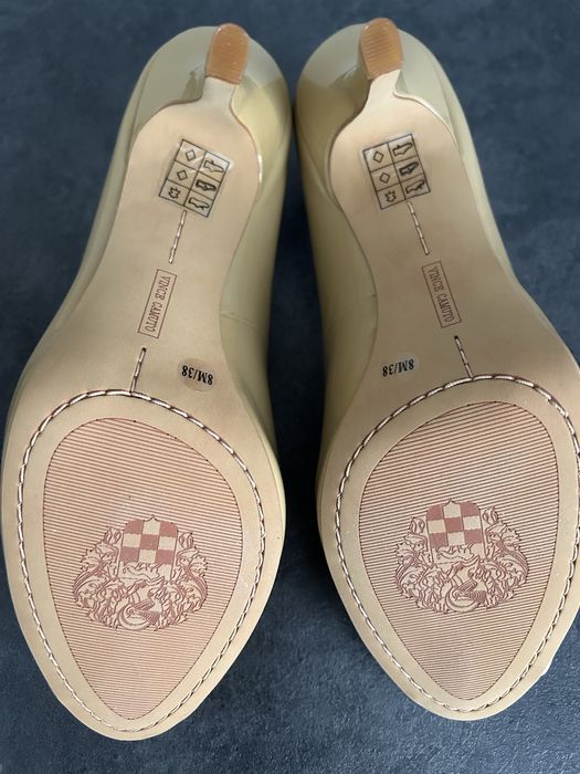 Женские лаковые туфли