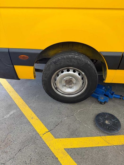 Продавам гуми с джанти 225/65/16