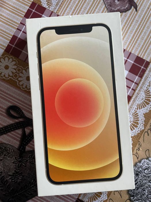 Iphone 12  karopka bor