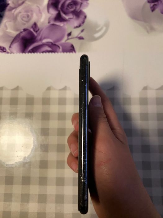 Продам айфон хр.