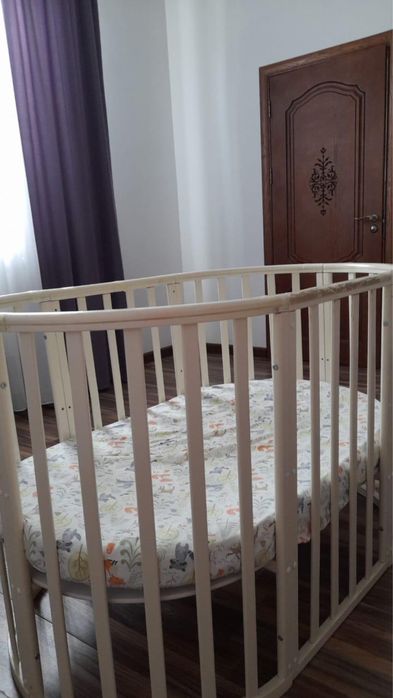 Манеж с матрасами
