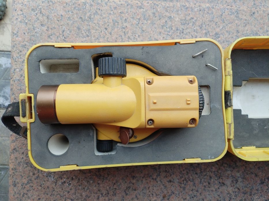 Оптический нивелир