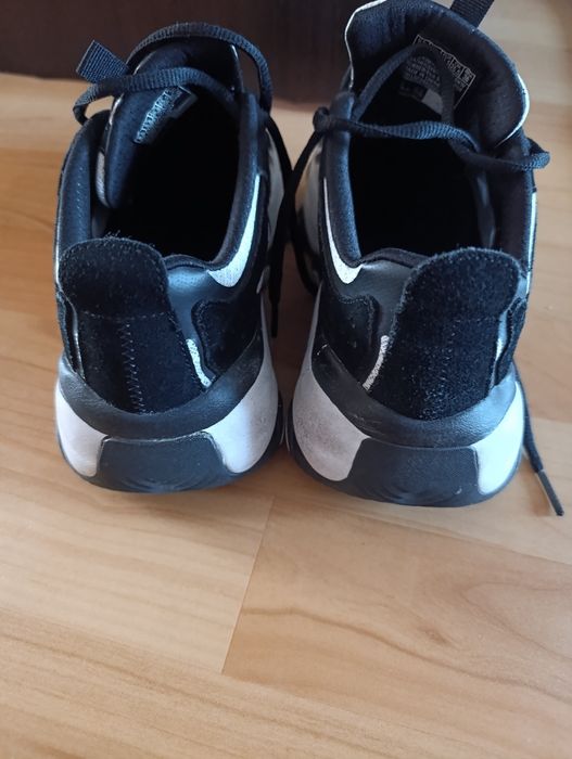 Кроссовки женские