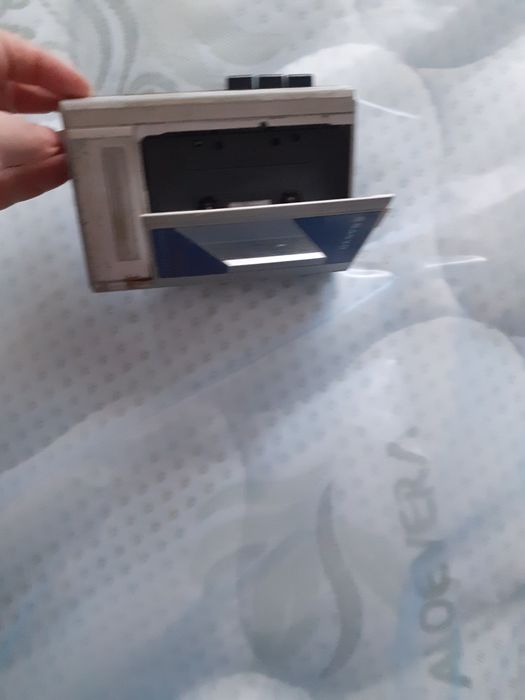 Vând casete și reportofon