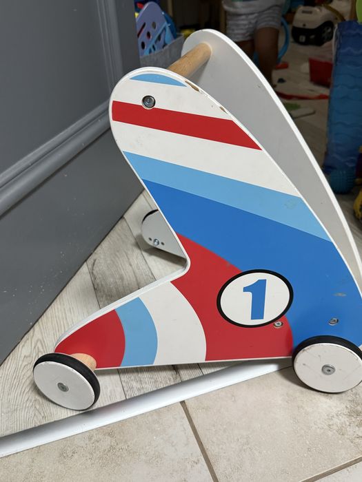 Детски дървен уокър на Hape