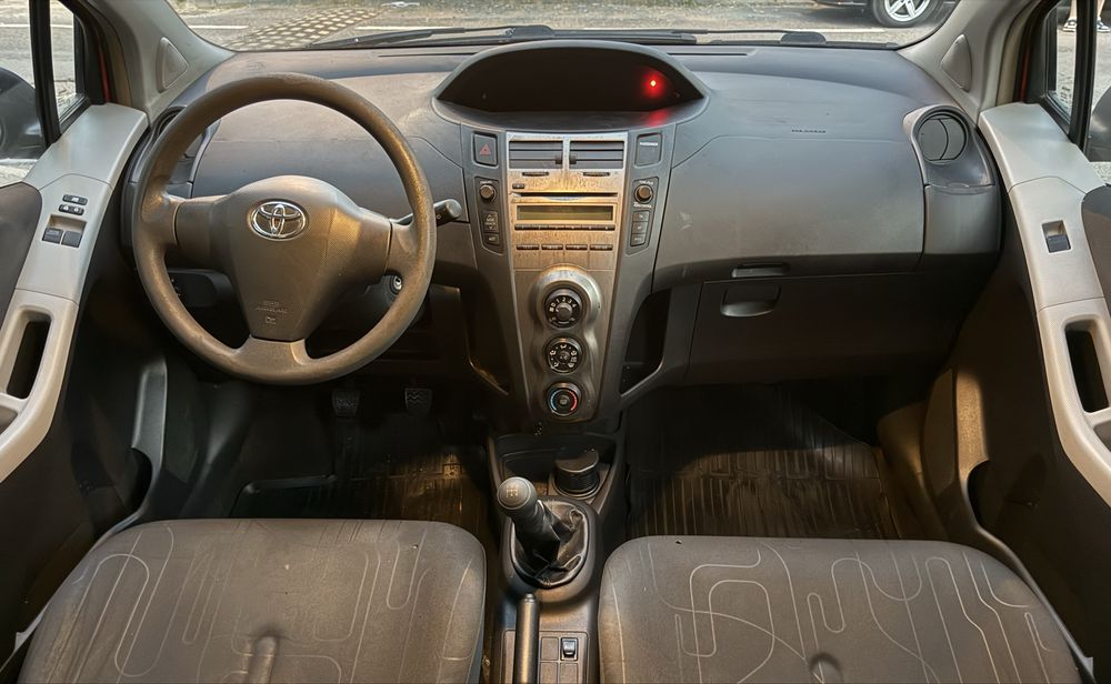 Toyota Yaris 998 VVT-i  76.000 km Proprietar
