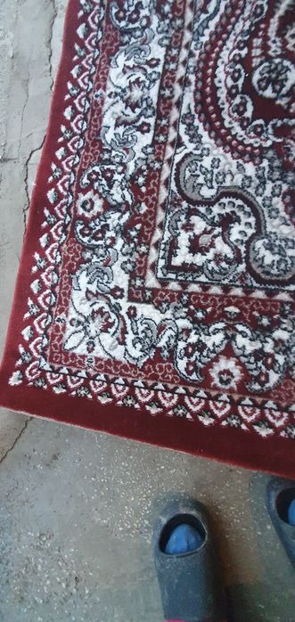 Covor din lână în stare foarte bună.