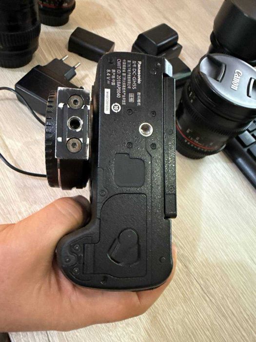 Panasonic Lumix GH5s + 4 ta obyektiv + batareyalar