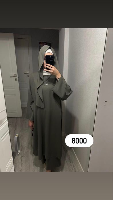 Продам вещи( платья, костюмы)