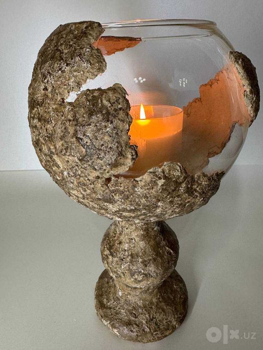 Декоративное панно и подсвечники в эстетике Wabi-Sabi.