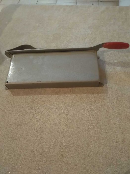 Резак для бумаги и фото.