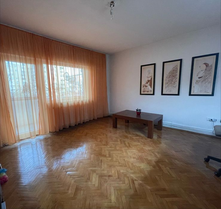 Vand apartament 4 camere in Satu Mare