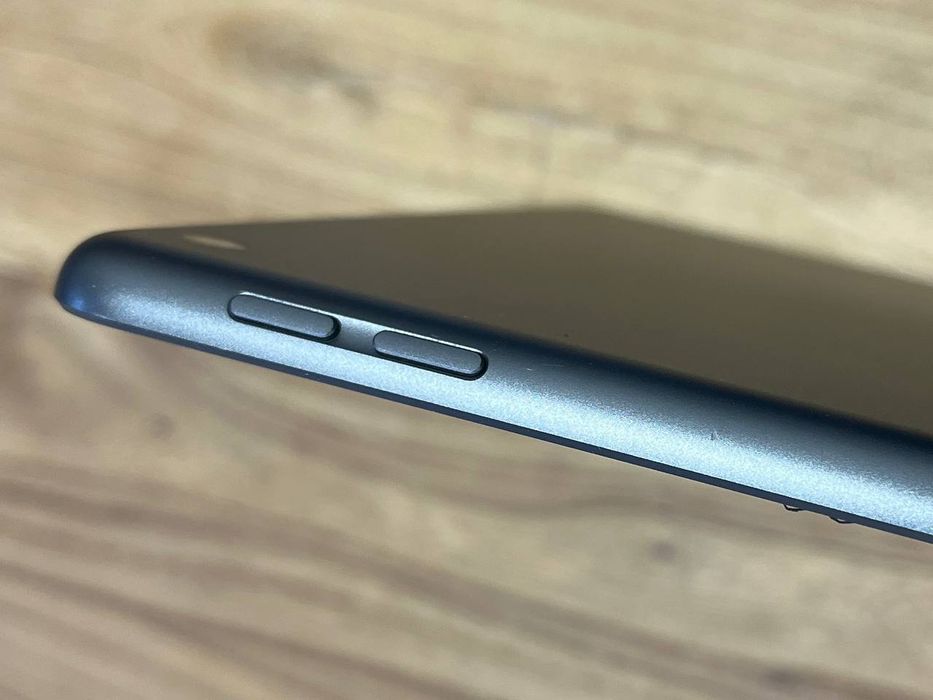 Айпад 8 32гб все работает