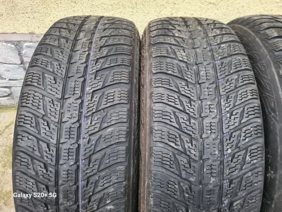215/70 R16 Nokian