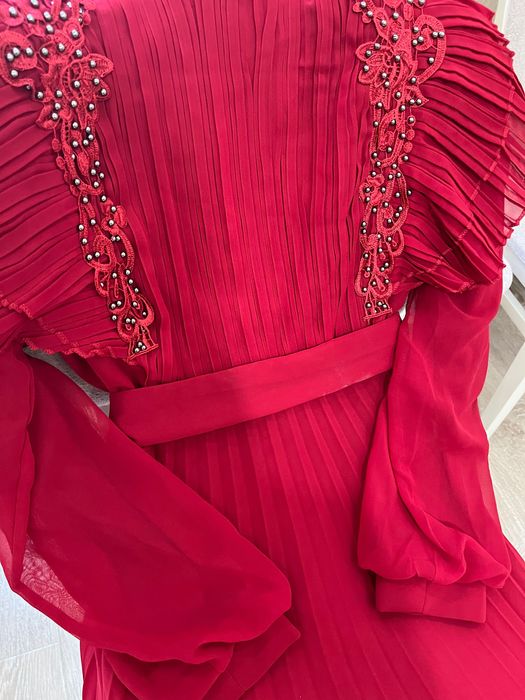 Qizil koylak, Красное платье