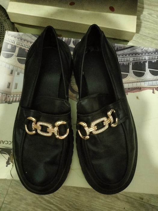 Продам лоферы 38