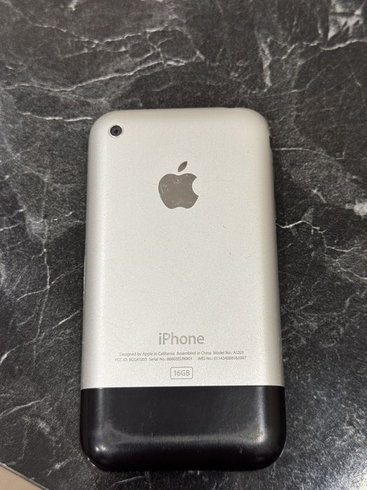 Apple iPhone 2G (первый айфон)