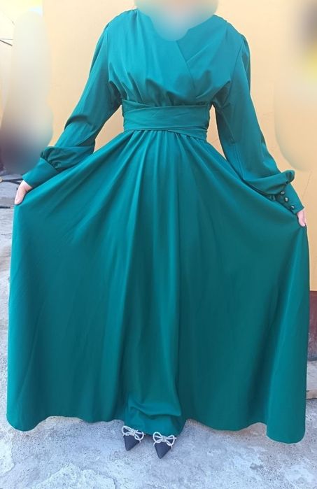 Ko'ylak yashil rangda