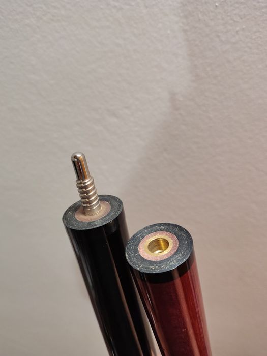 Продавам комплект щеки за билярд- джъмп, основна щека и калъф