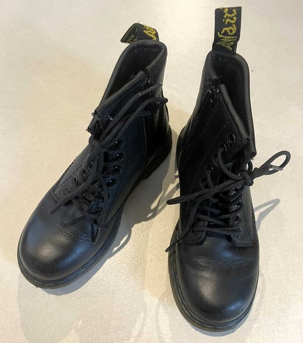 Bocanci Dr. Martens - marimea 28 EU